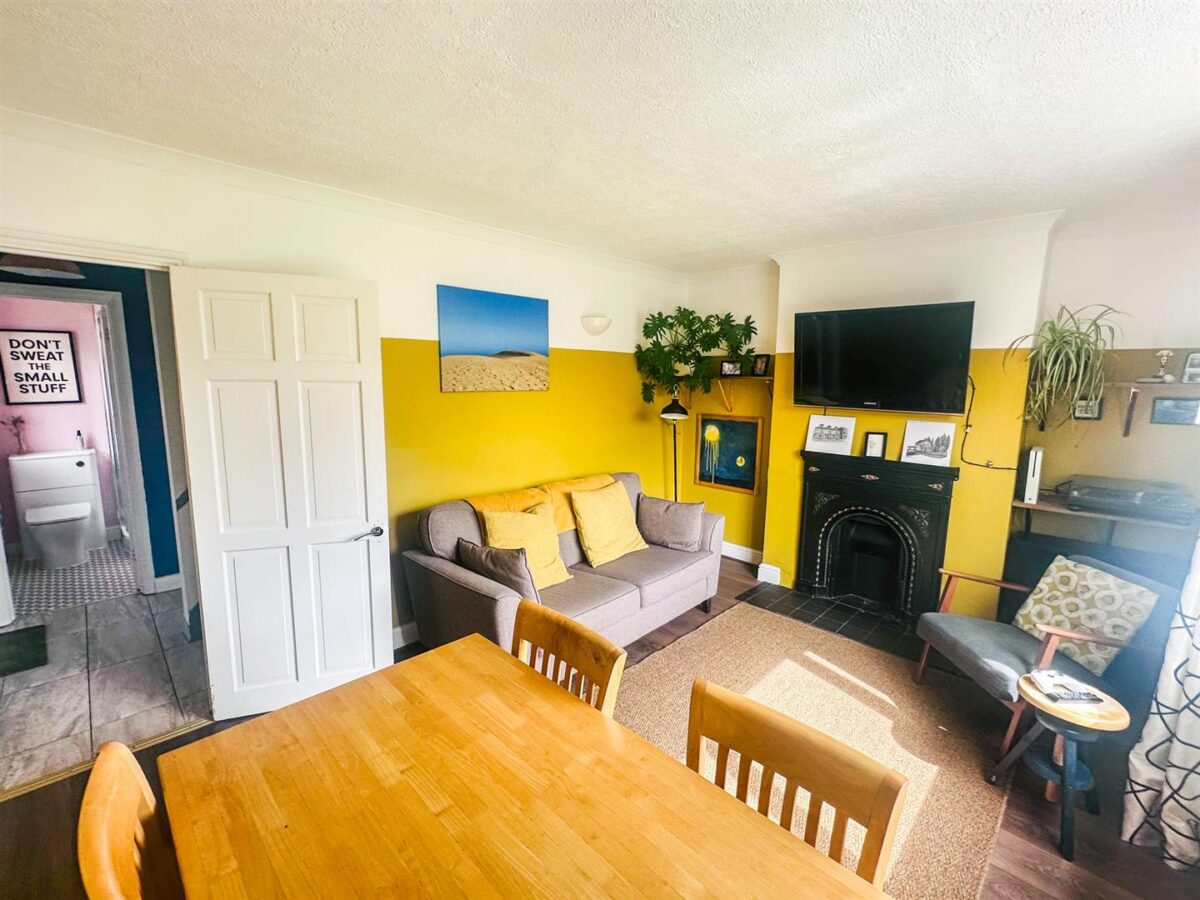 Highfield Grove, Corby