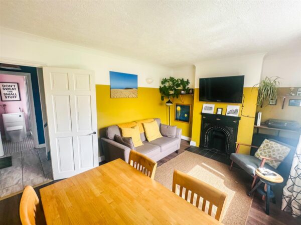 Highfield Grove, Corby