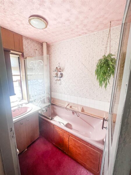 Llewellyn Walk, Corby