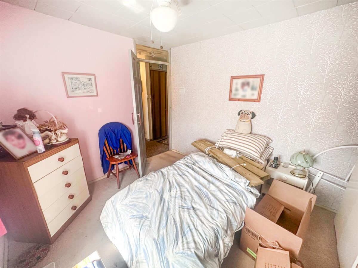 Llewellyn Walk, Corby