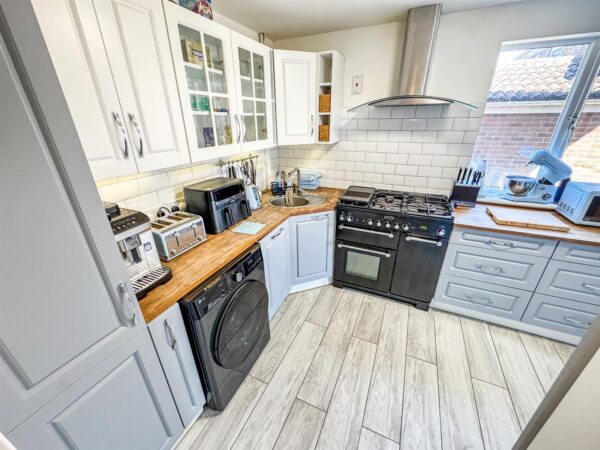 Croyde Avenue, Corby