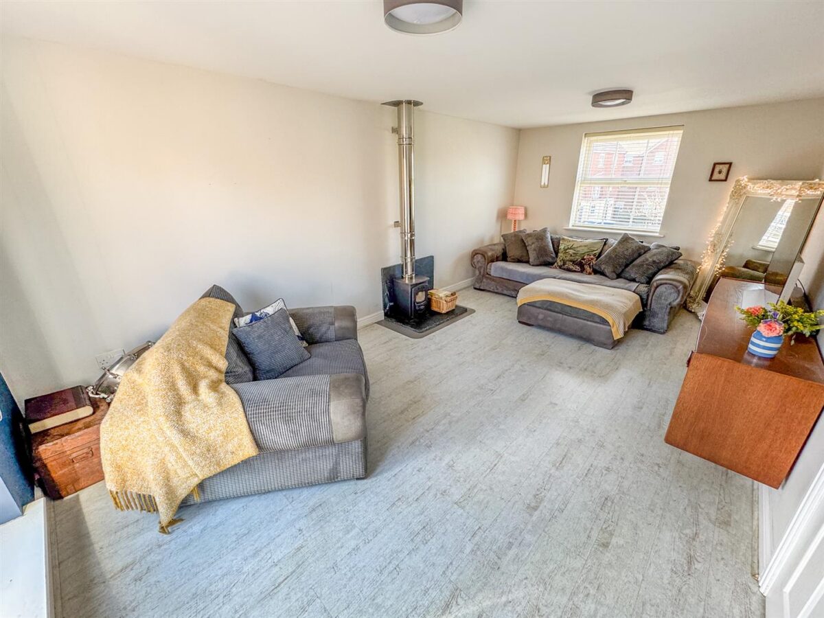 Fieldfare Close, Corby