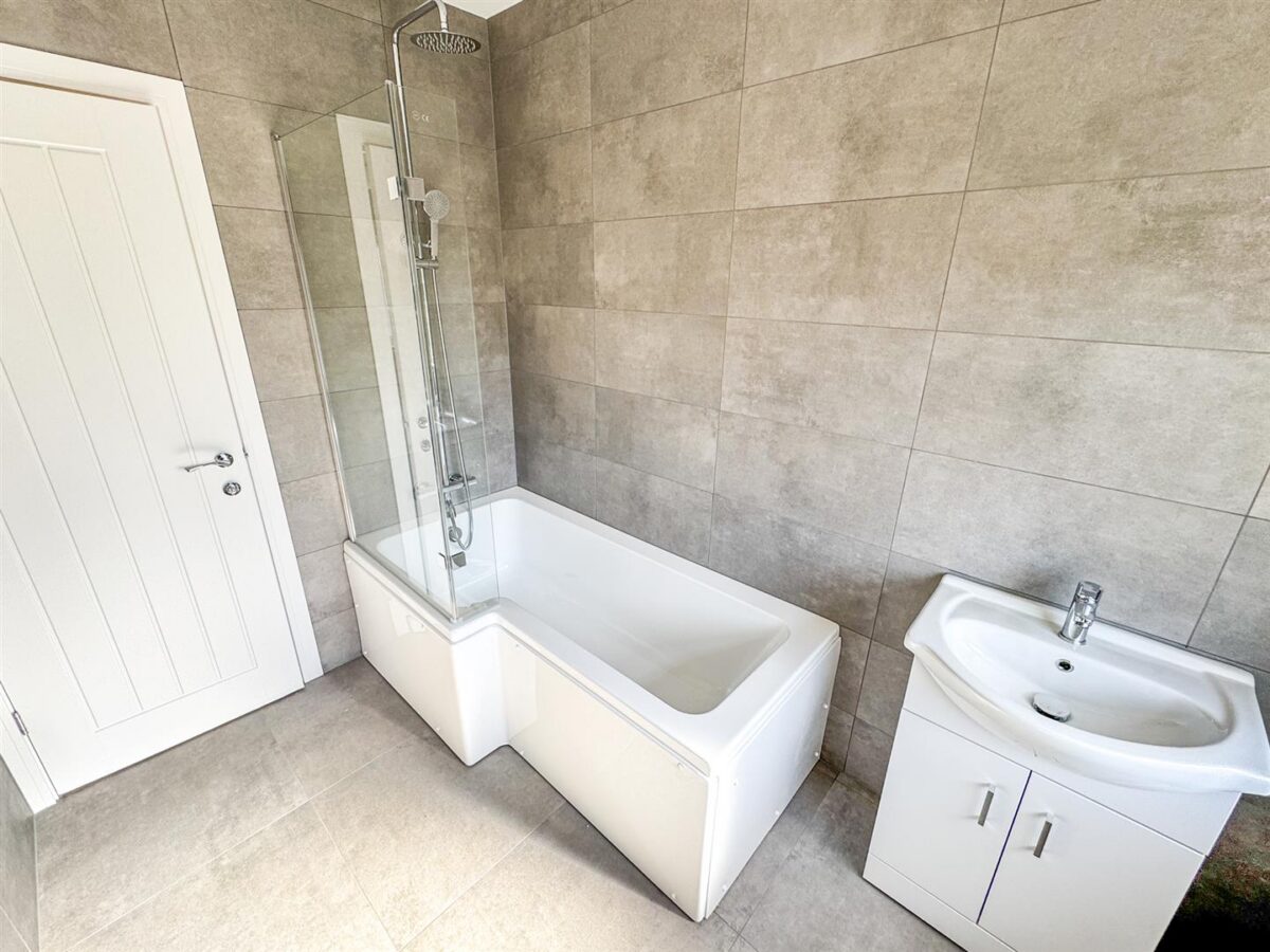 Franklin Fields, Corby