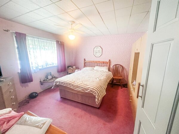 Llewellyn Walk, Corby