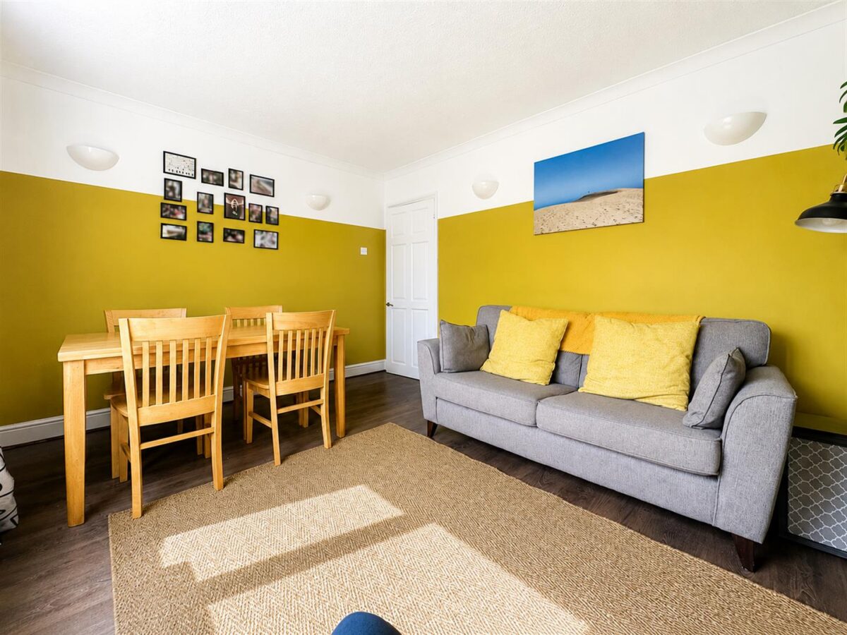 Highfield Grove, Corby
