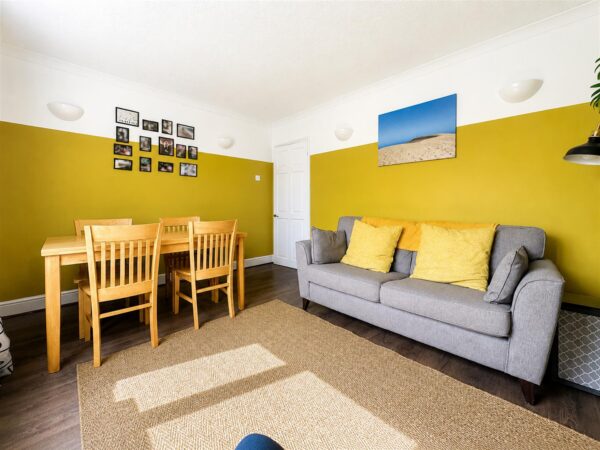 Highfield Grove, Corby
