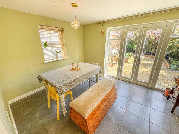 Fieldfare Close, Corby