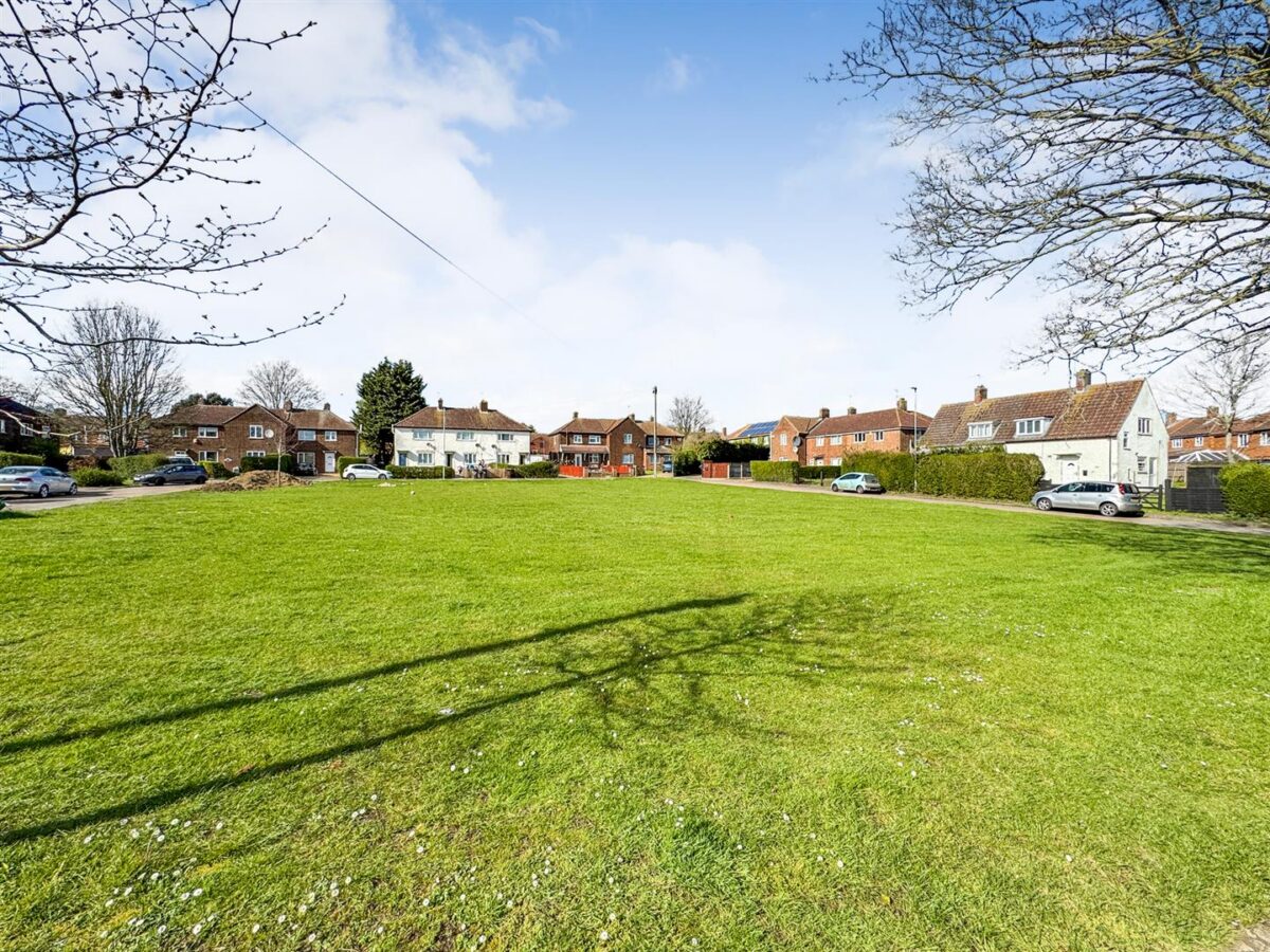 Franklin Fields, Corby