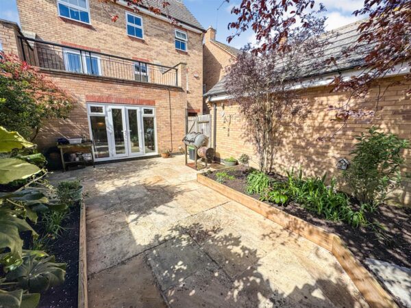 Fieldfare Close, Corby