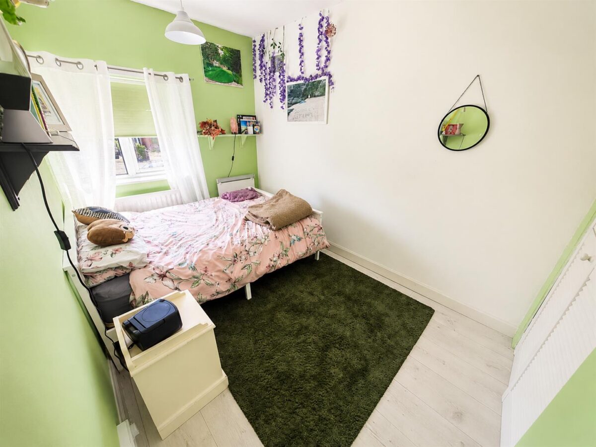 Highfield Grove, Corby