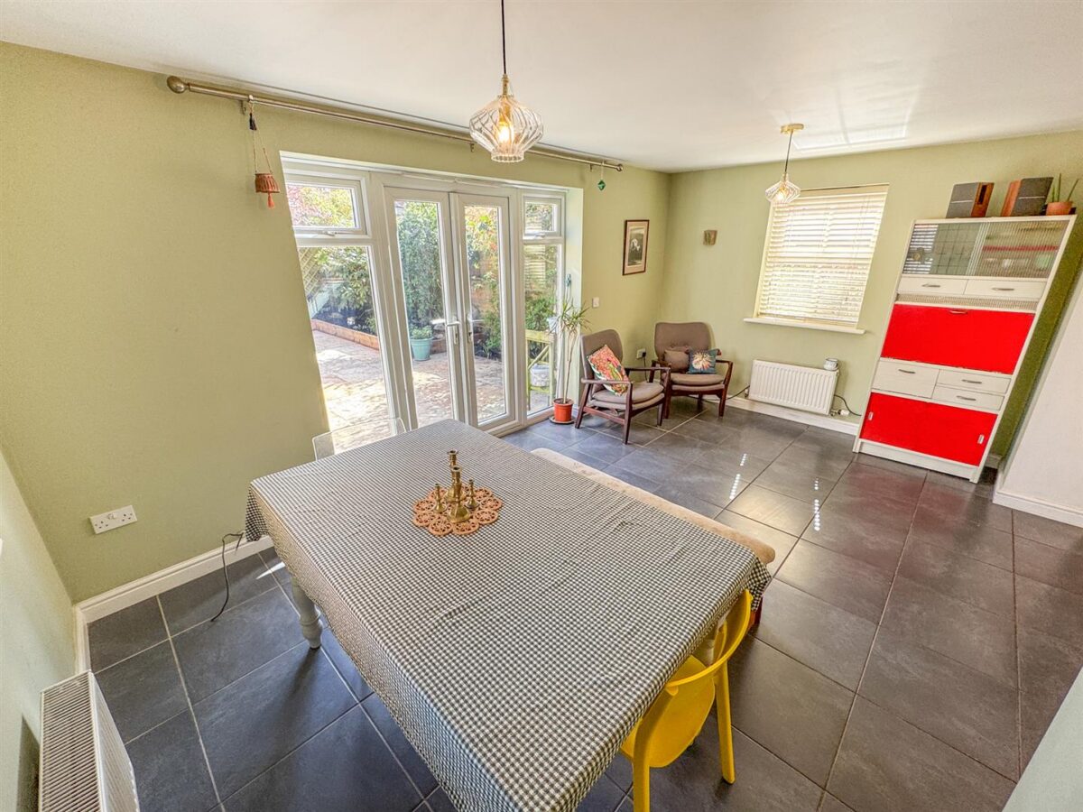 Fieldfare Close, Corby