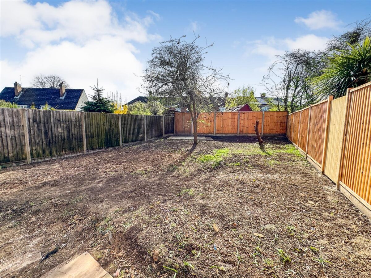 Franklin Fields, Corby