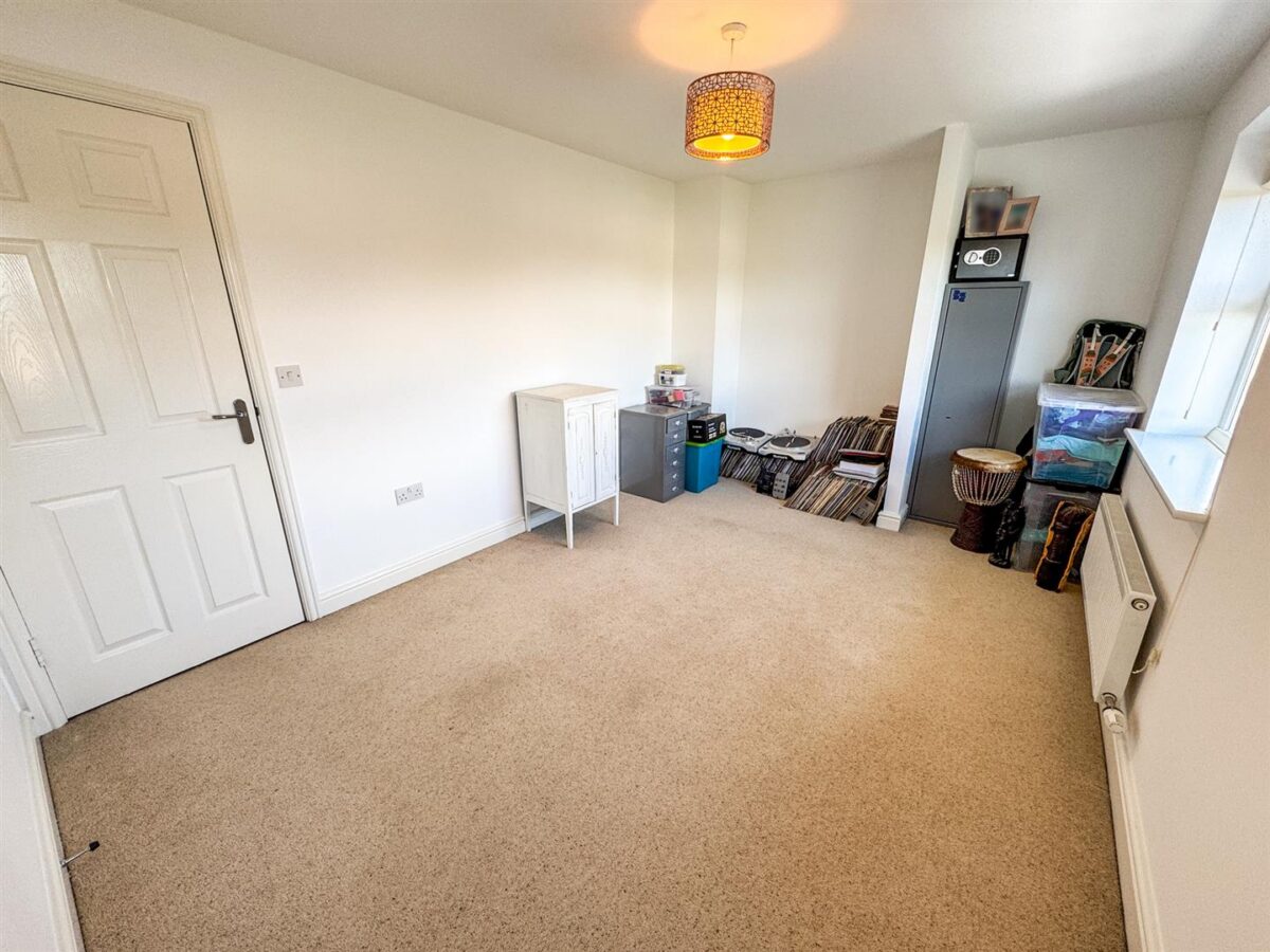 Fieldfare Close, Corby