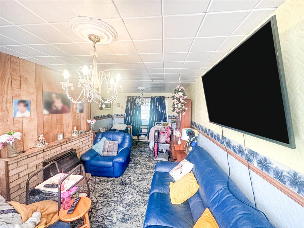 Llewellyn Walk, Corby