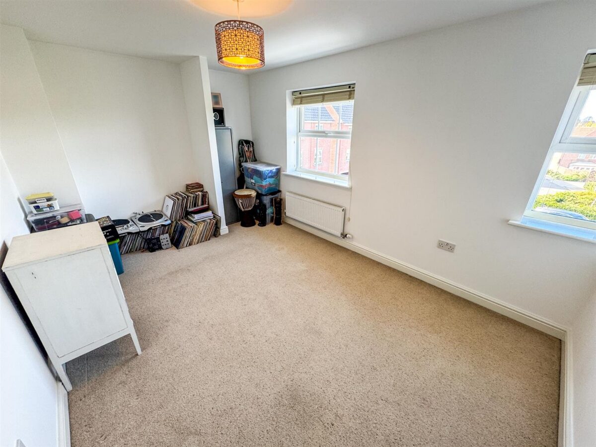 Fieldfare Close, Corby