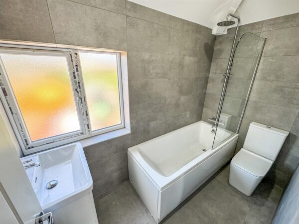 Franklin Fields, Corby