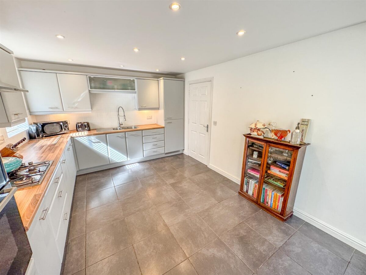 Fieldfare Close, Corby