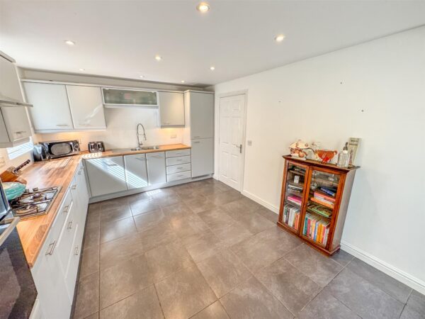 Fieldfare Close, Corby