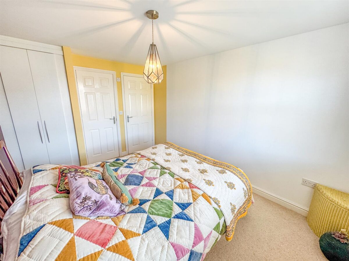 Fieldfare Close, Corby