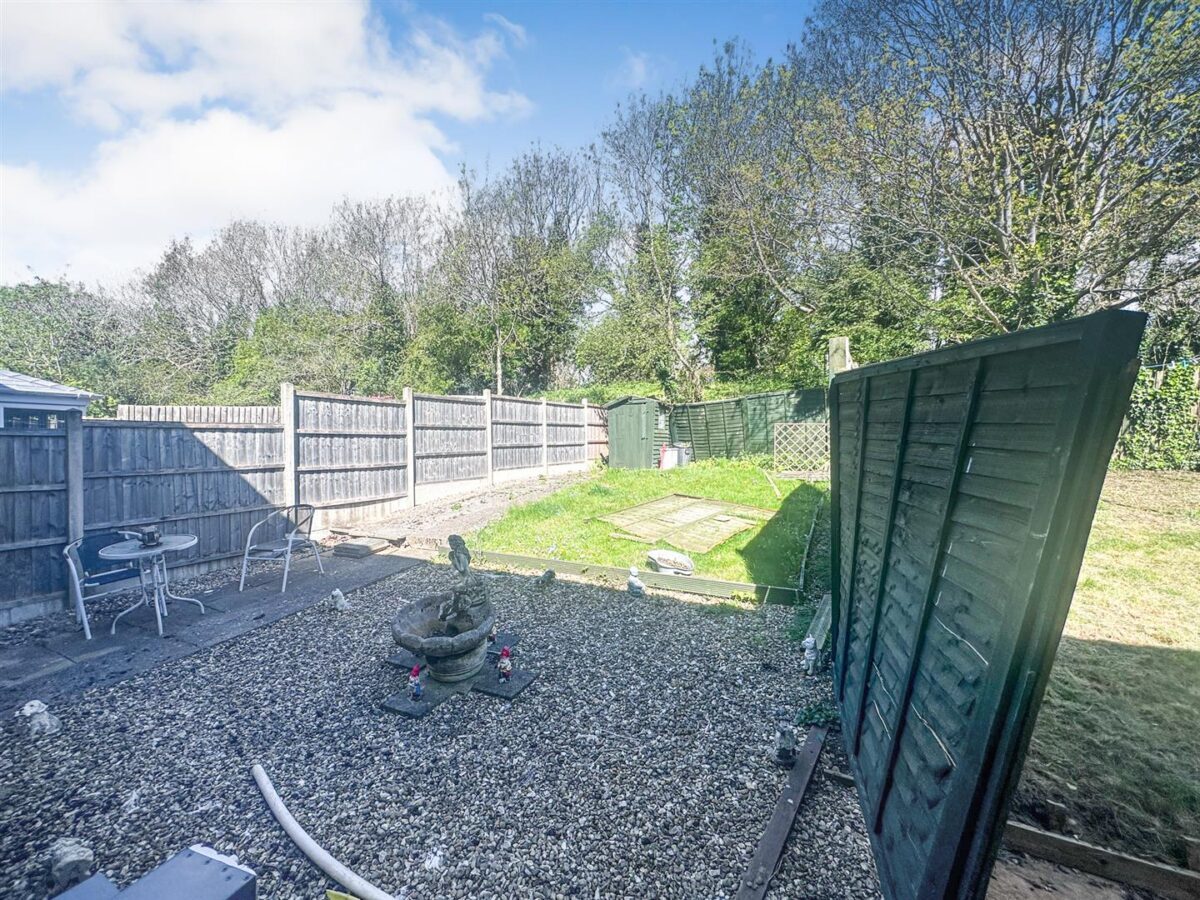 Llewellyn Walk, Corby