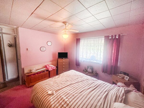 Llewellyn Walk, Corby