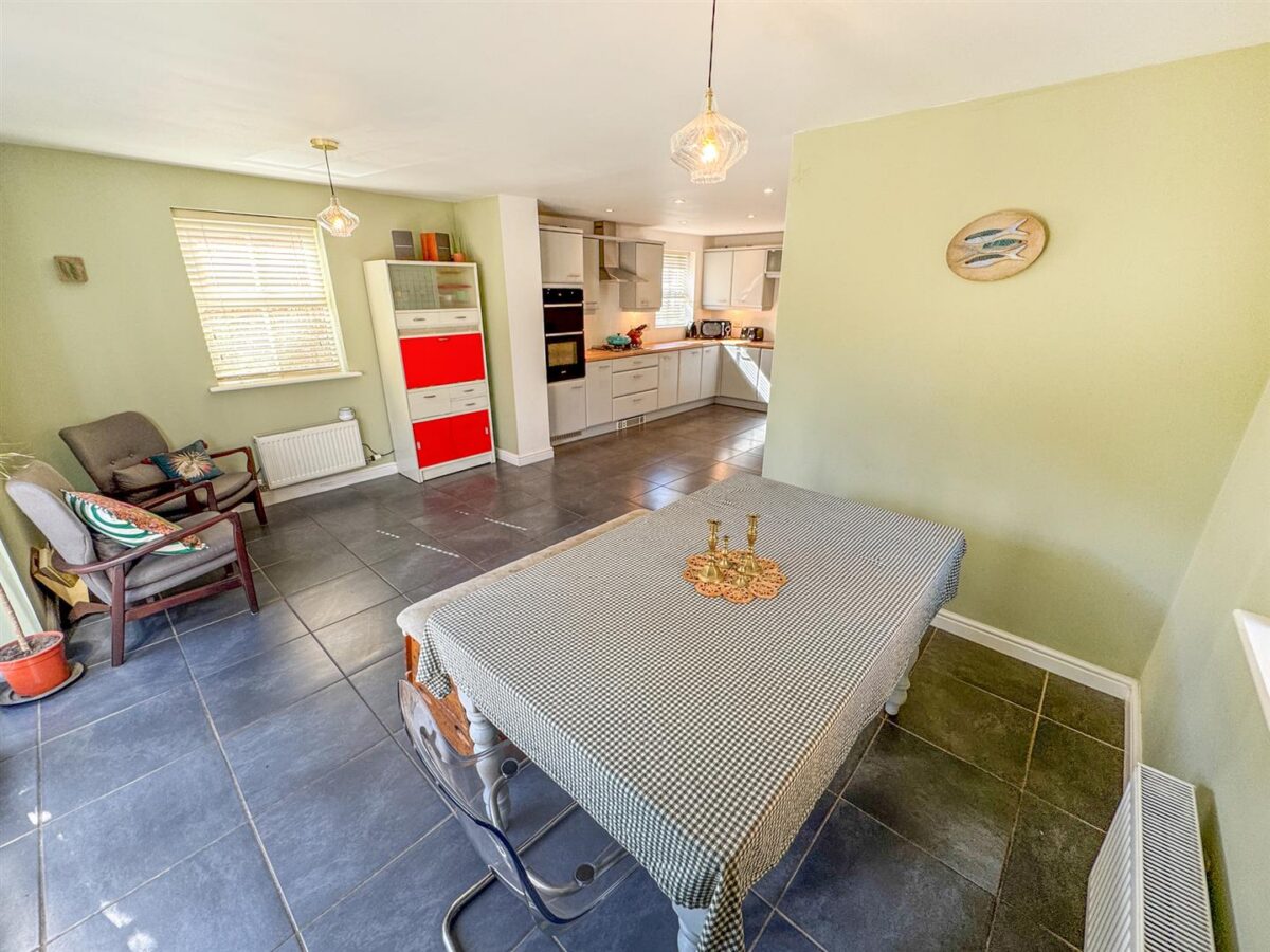 Fieldfare Close, Corby