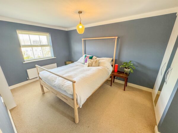 Fieldfare Close, Corby