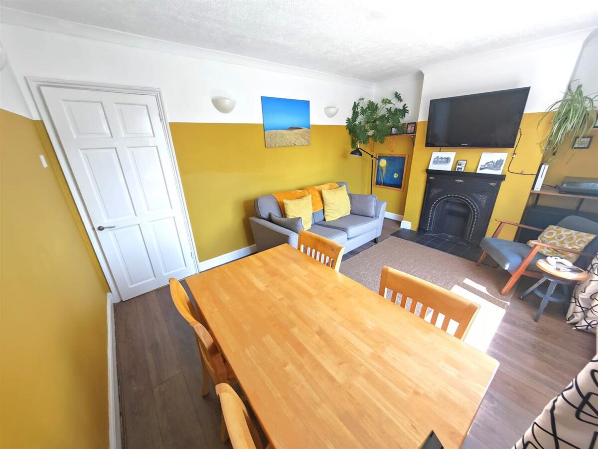 Highfield Grove, Corby