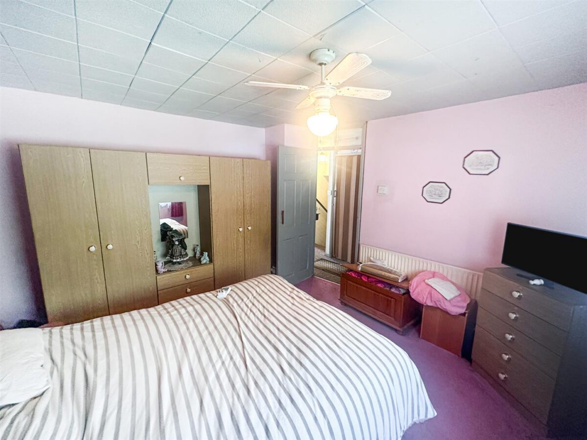 Llewellyn Walk, Corby