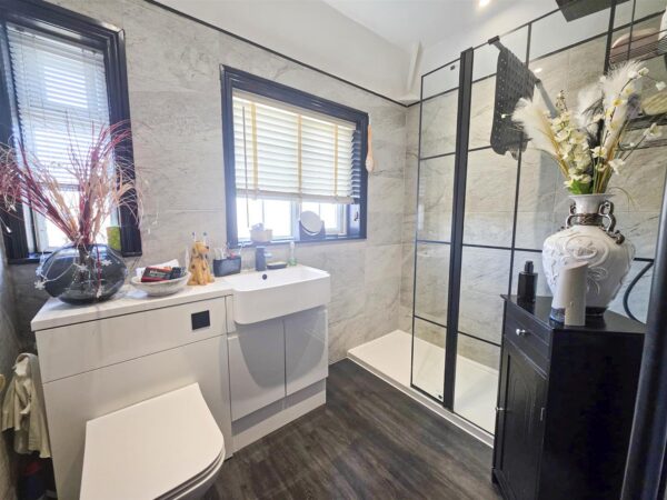 Shakespeare Way, Corby