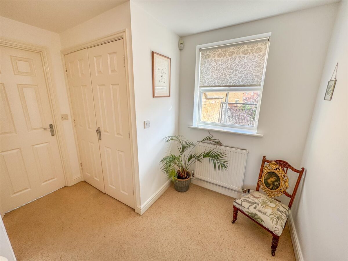 Fieldfare Close, Corby