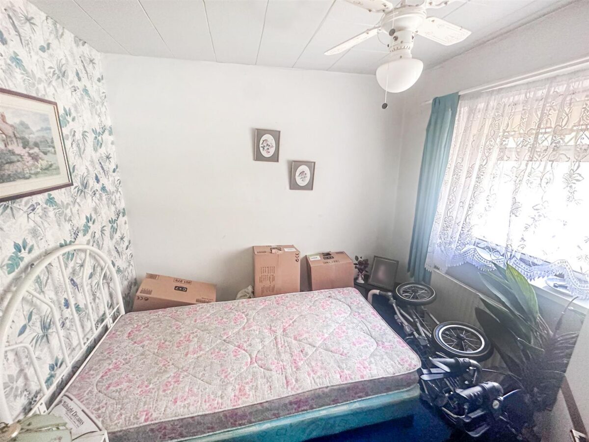 Llewellyn Walk, Corby