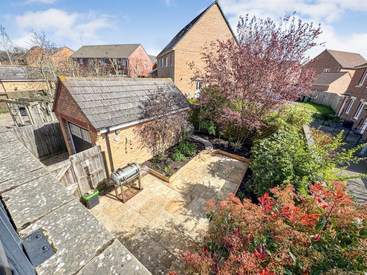 Fieldfare Close, Corby