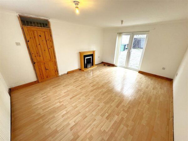 Kensington walk, Corby