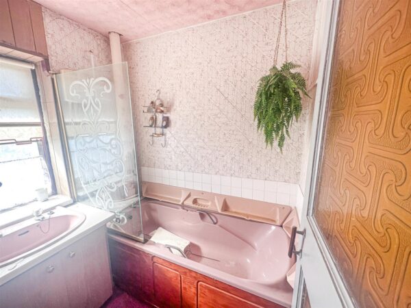 Llewellyn Walk, Corby