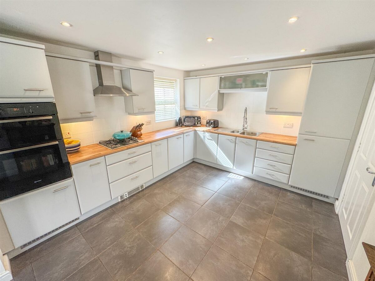 Fieldfare Close, Corby