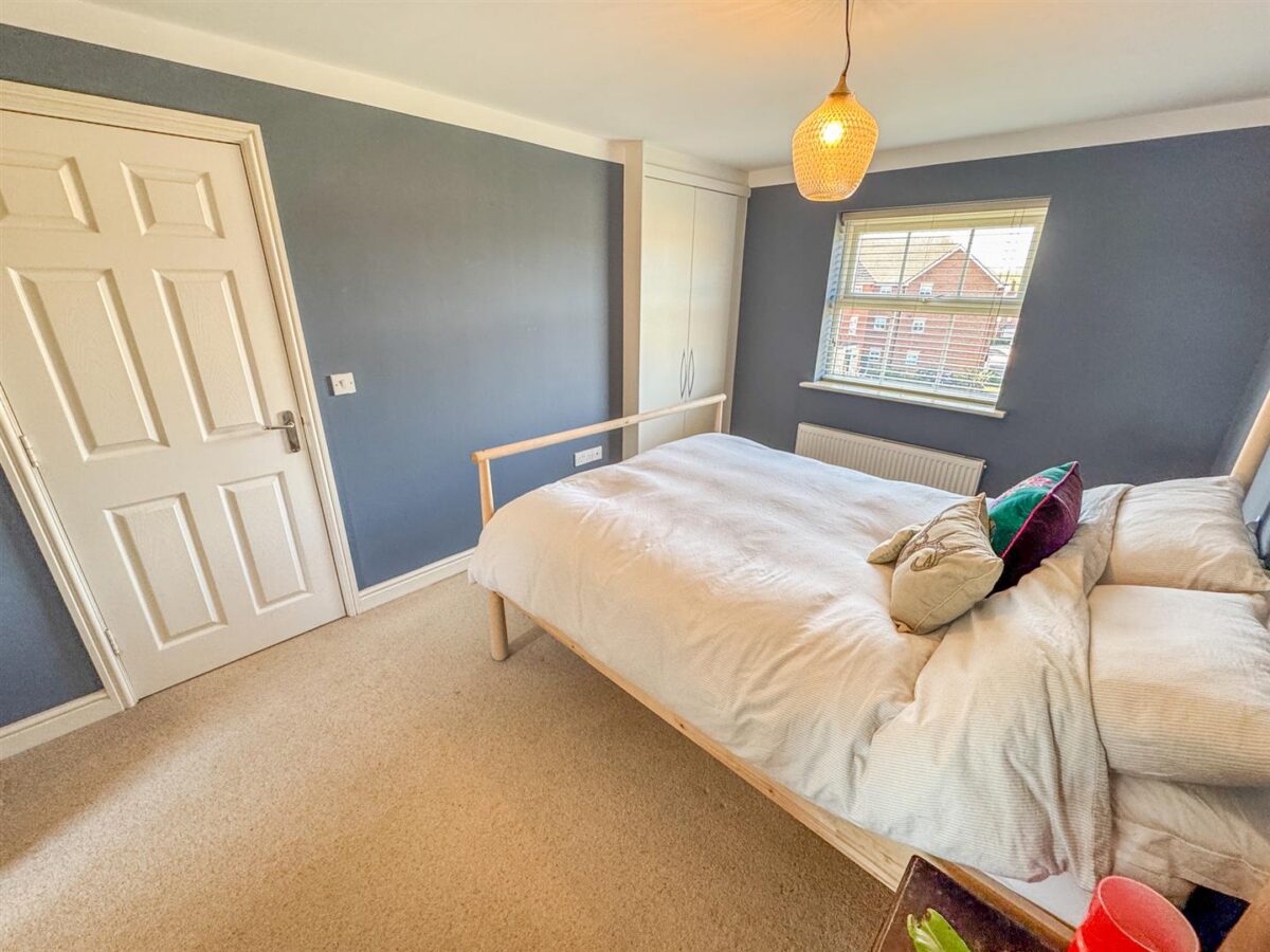 Fieldfare Close, Corby