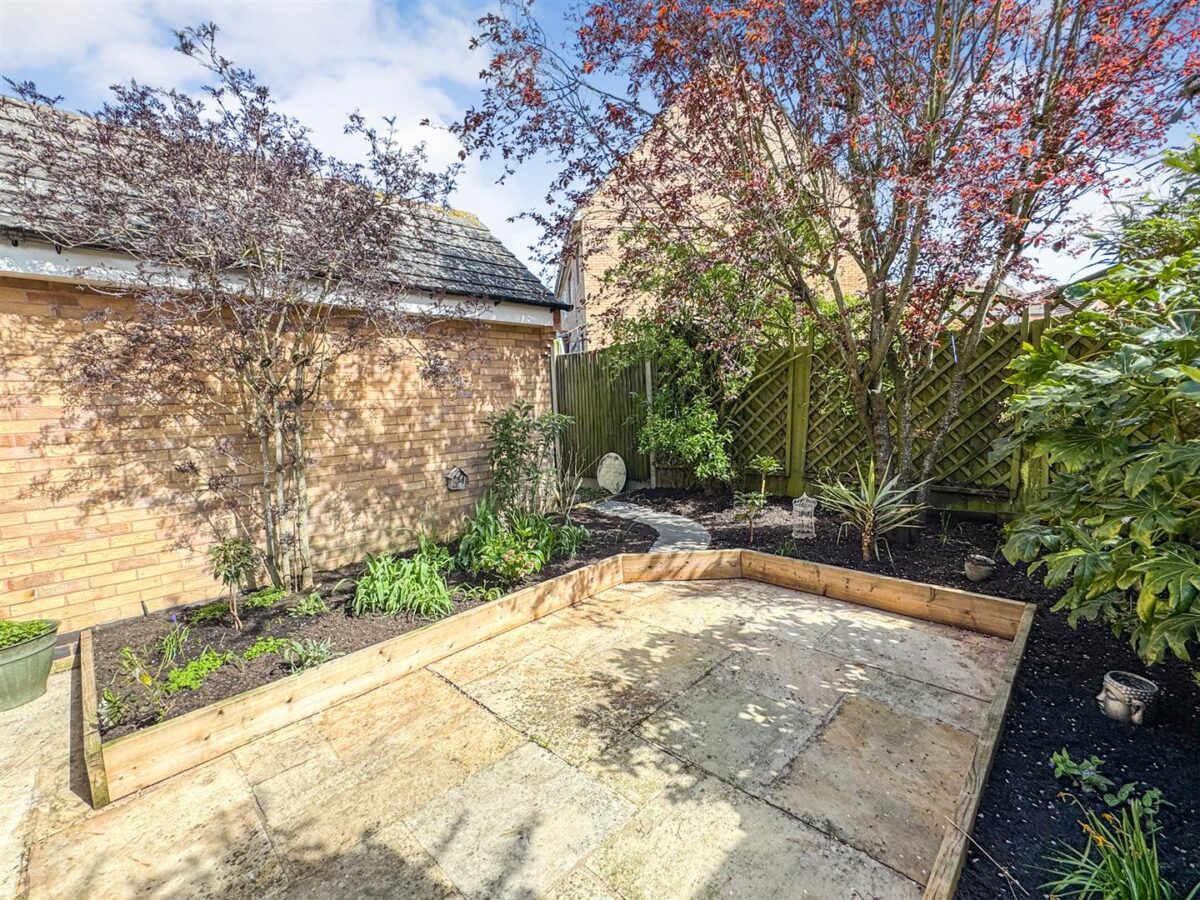 Fieldfare Close, Corby