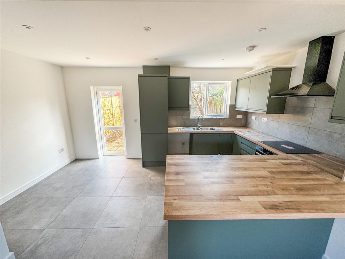 Franklin Fields, Corby