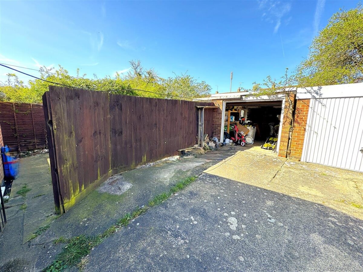 Croyde Avenue, Corby