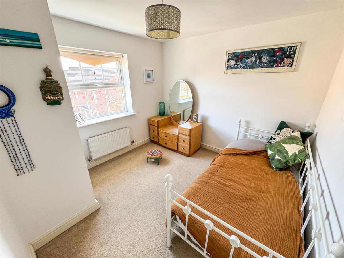 Fieldfare Close, Corby