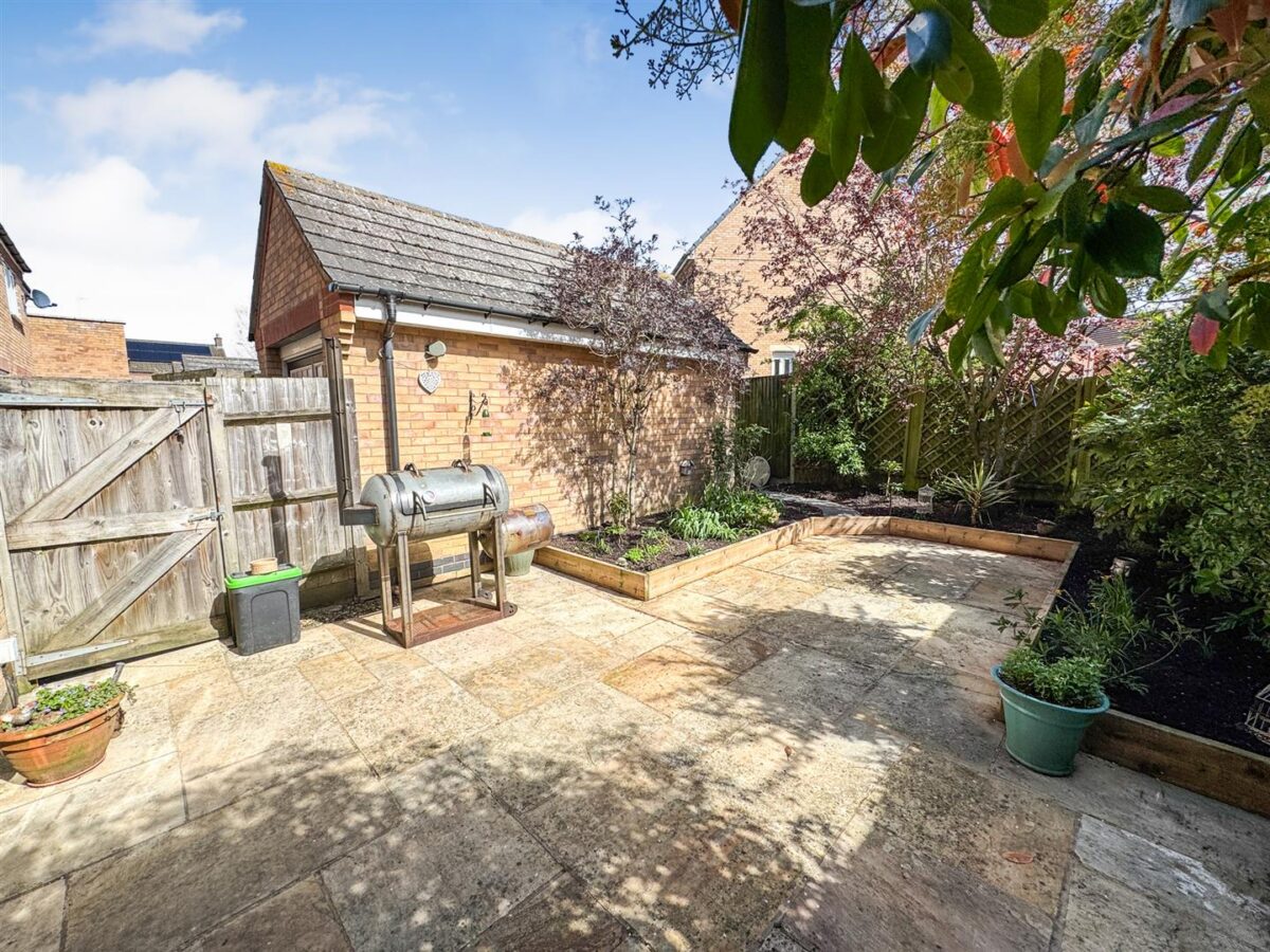 Fieldfare Close, Corby