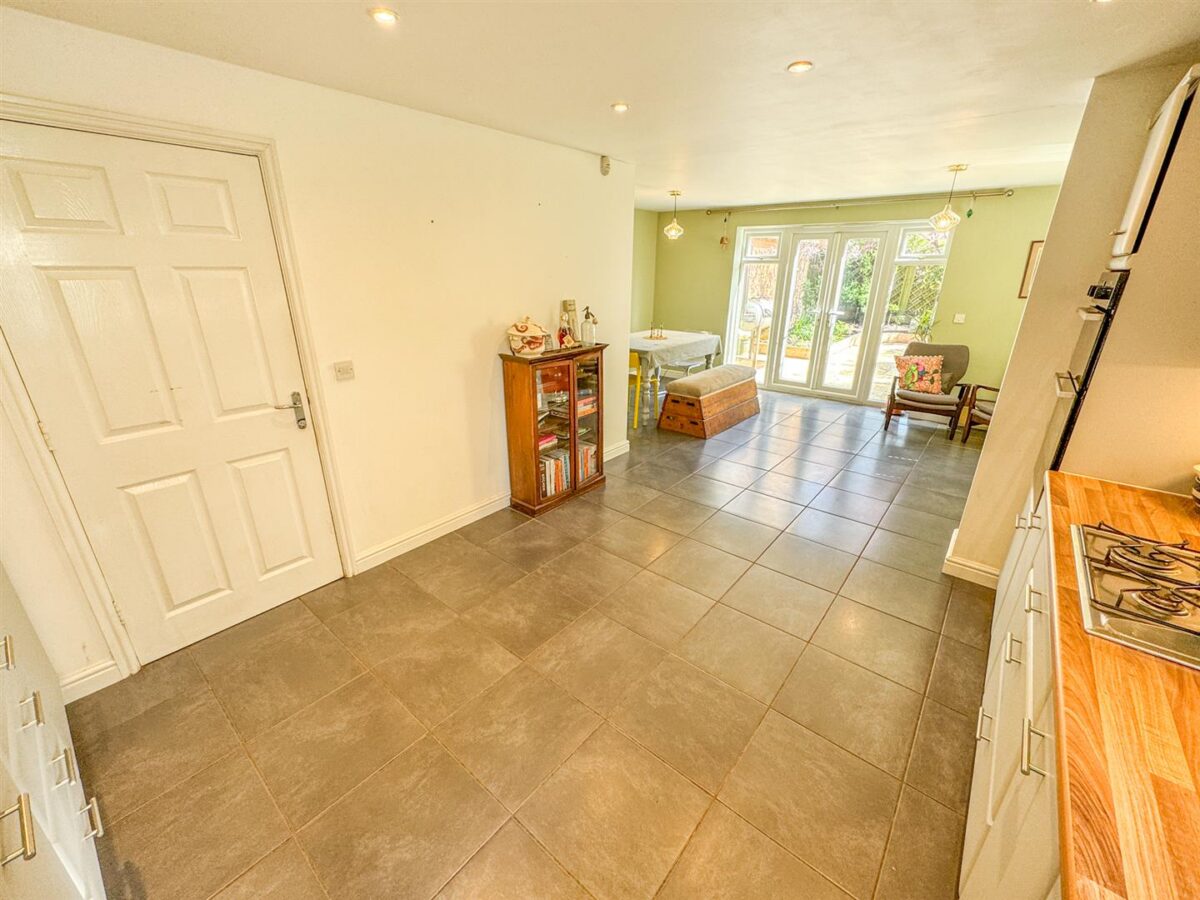 Fieldfare Close, Corby