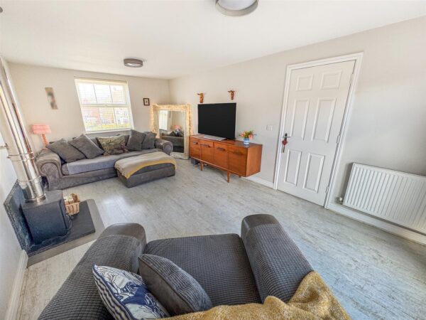 Fieldfare Close, Corby