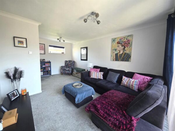 Browning Walk, Corby