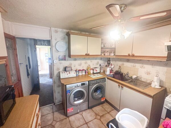 Llewellyn Walk, Corby