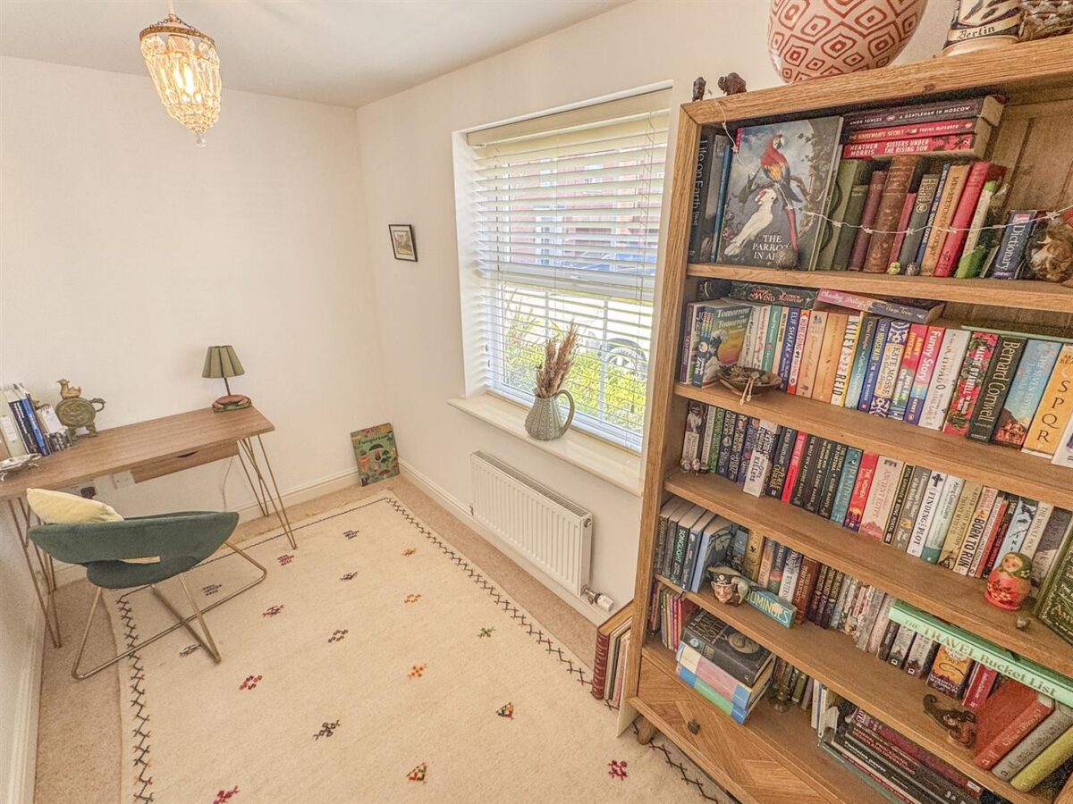 Fieldfare Close, Corby