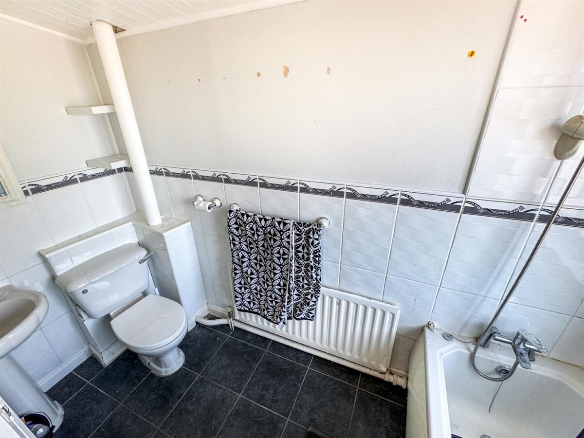 Croyde Avenue, Corby