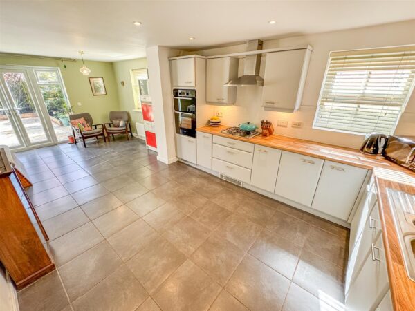 Fieldfare Close, Corby