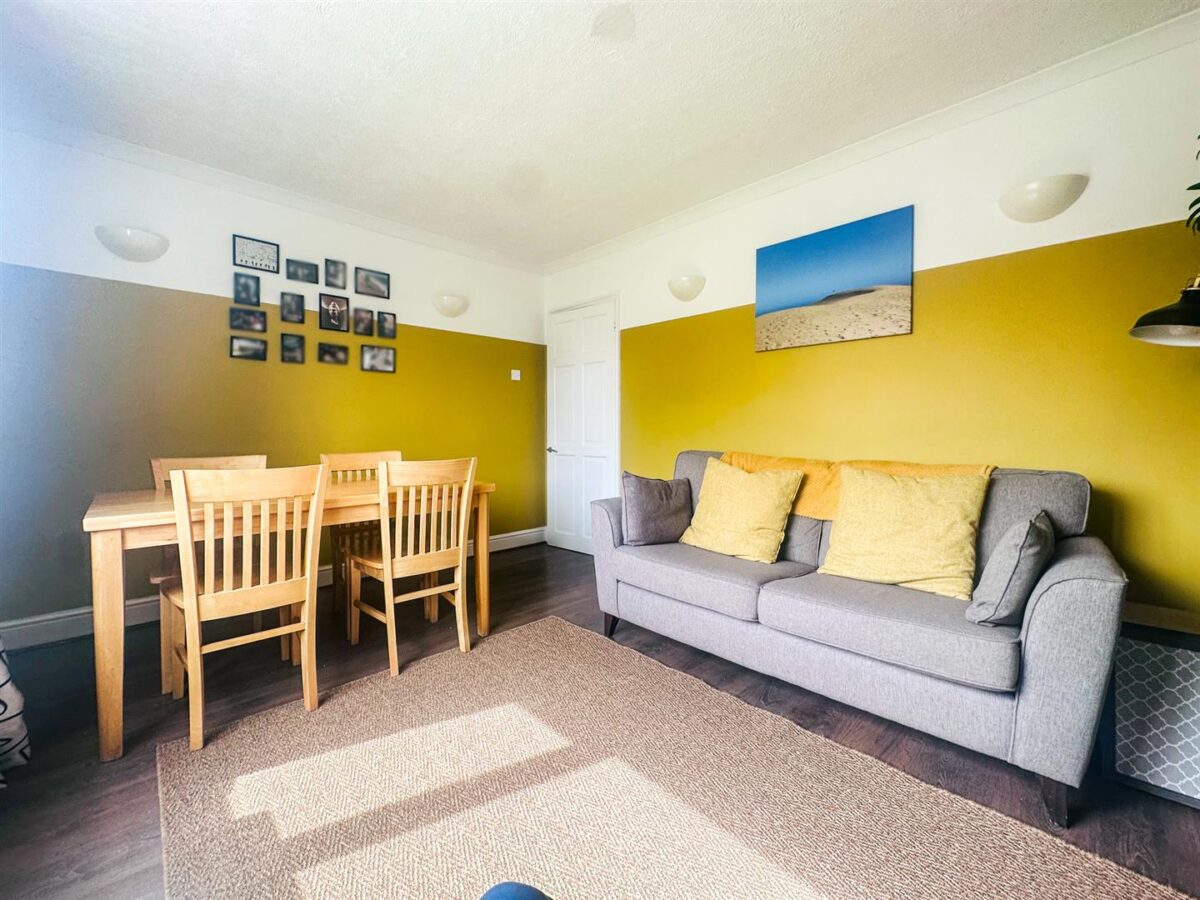 Highfield Grove, Corby